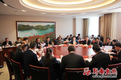 州第十一次党代会代表分团讨论十届州委、州纪委工作报告