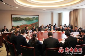 州第十一次党代会代表分团讨论十届州委、州纪委工作报告