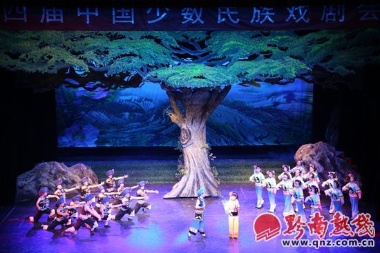 10月19日至20日，黔南布依族大型歌舞剧《刺藜花红》在北京首次演出，赢得专家和观众的喜爱与高度的认可，并荣获第四届少数民族戏剧会演优秀剧目。.jpg