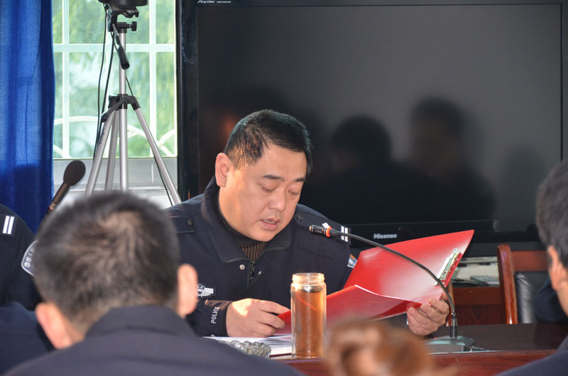 荔波县公安交警大队大队长黎.jpg