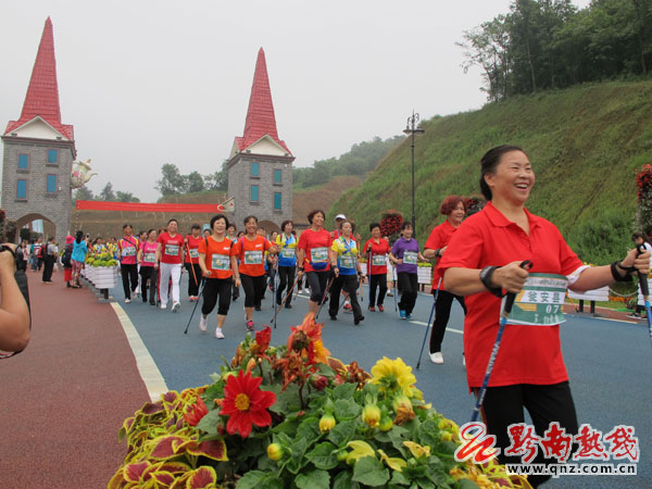 “游茶山·品欧标·享健康人生”健步走活动在瓮安举行