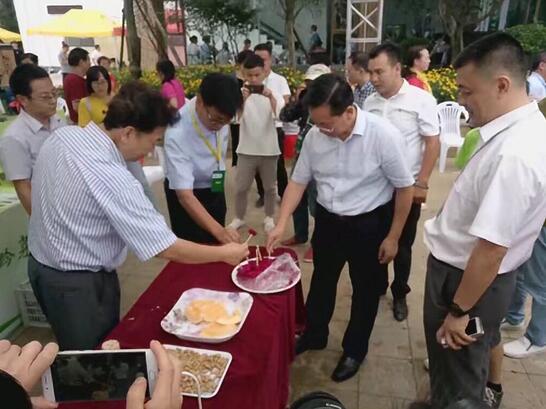罗甸县名特优商品在大美黔菜活动中受青睐